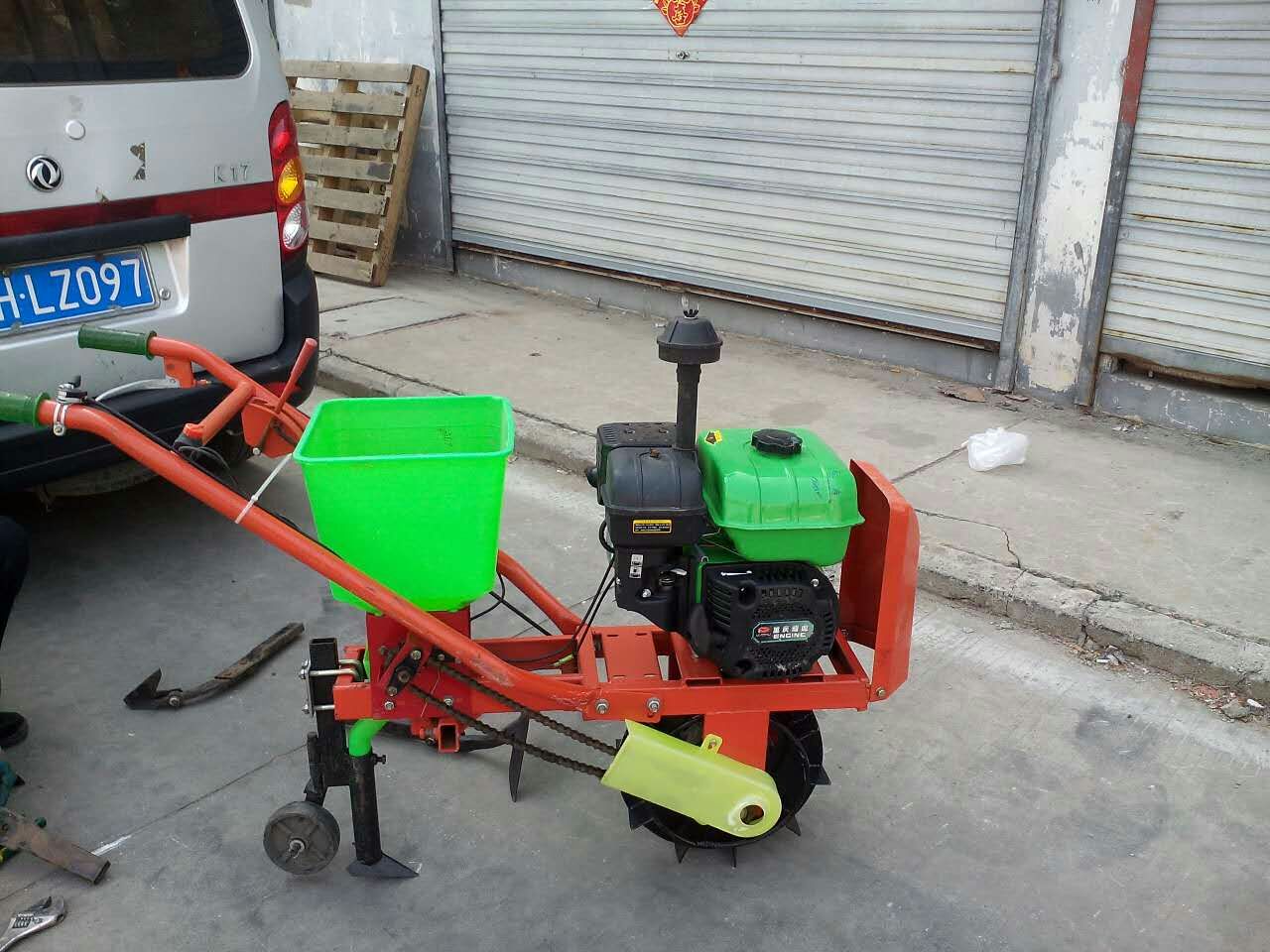 播种机选购指南 从手扶式到汽油施肥播种机的全面解析